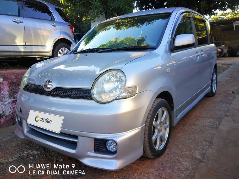 Toyota sienta 2004