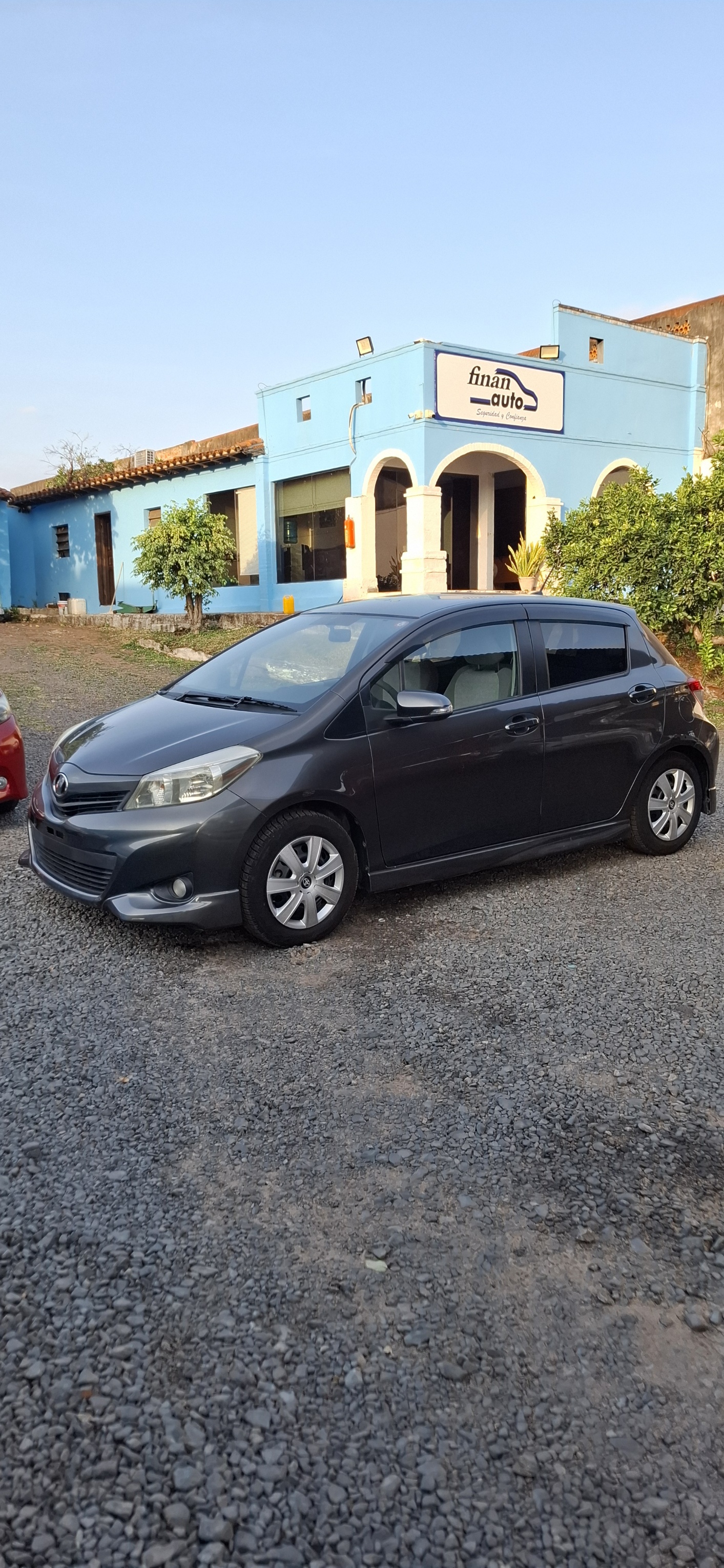 TOYOTA VITZ 2010